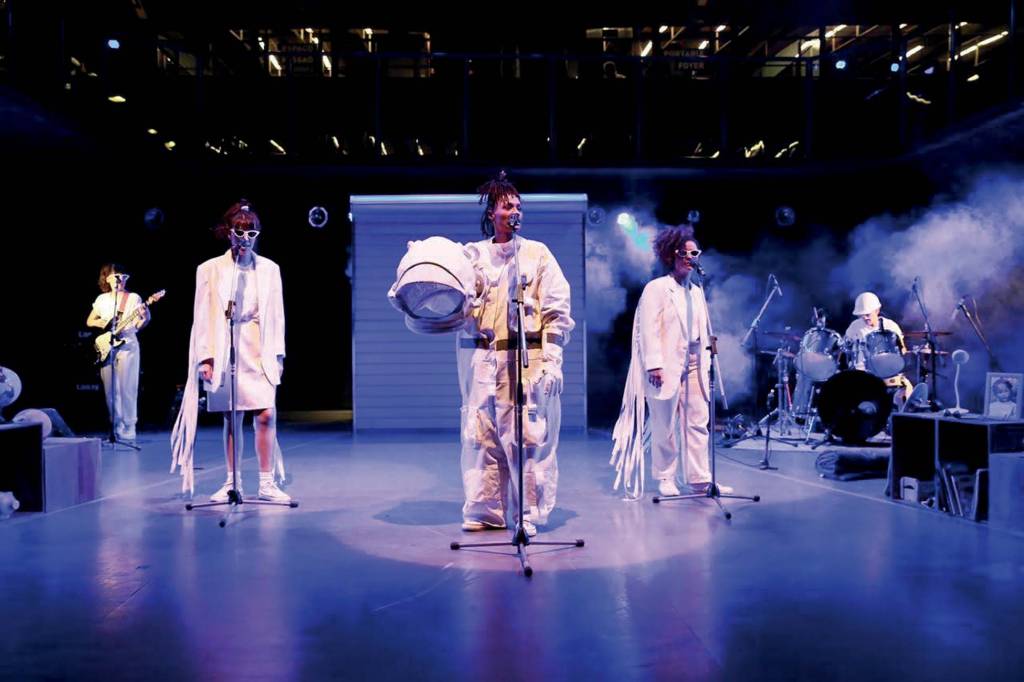 Peça gratuita acompanha dilemas e descobertas de menina adolescente