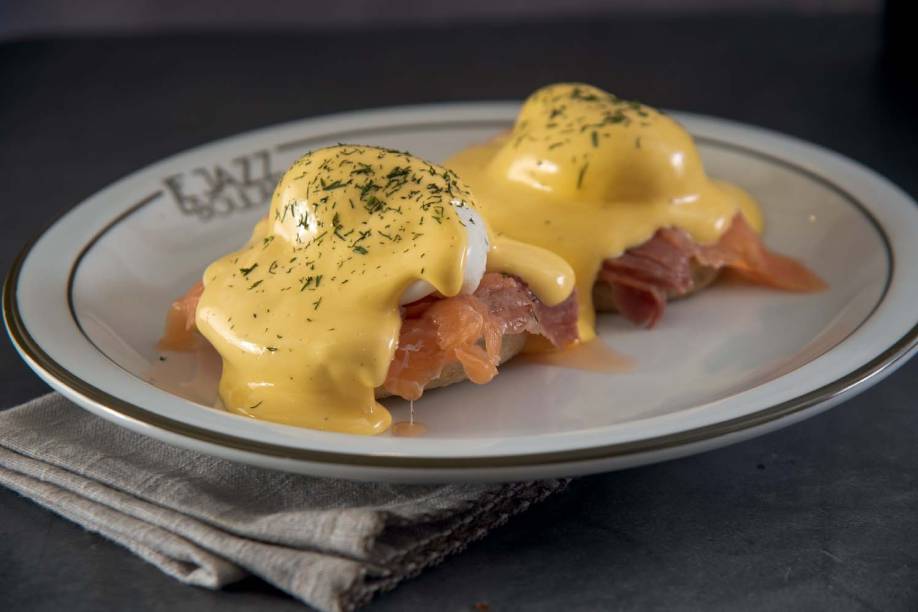 Ovos benedict: em dupla com salmão defumado Ovos benedict: em dupla com salmão defumado