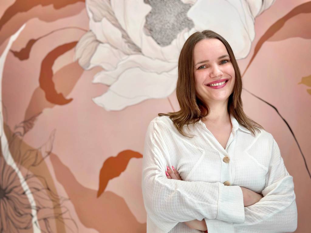 Imigrante faz sucesso em São Paulo com método de manicure russa