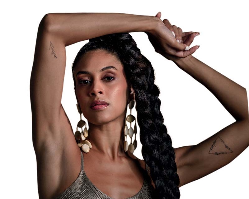 Multitarefa: estrela do SBT é ceramista, cantora e diretora de drag queens