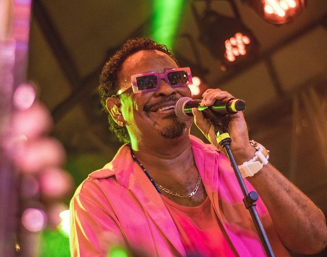 Cantor Compadre Washington, do É o Tchan, é internado após passar mal