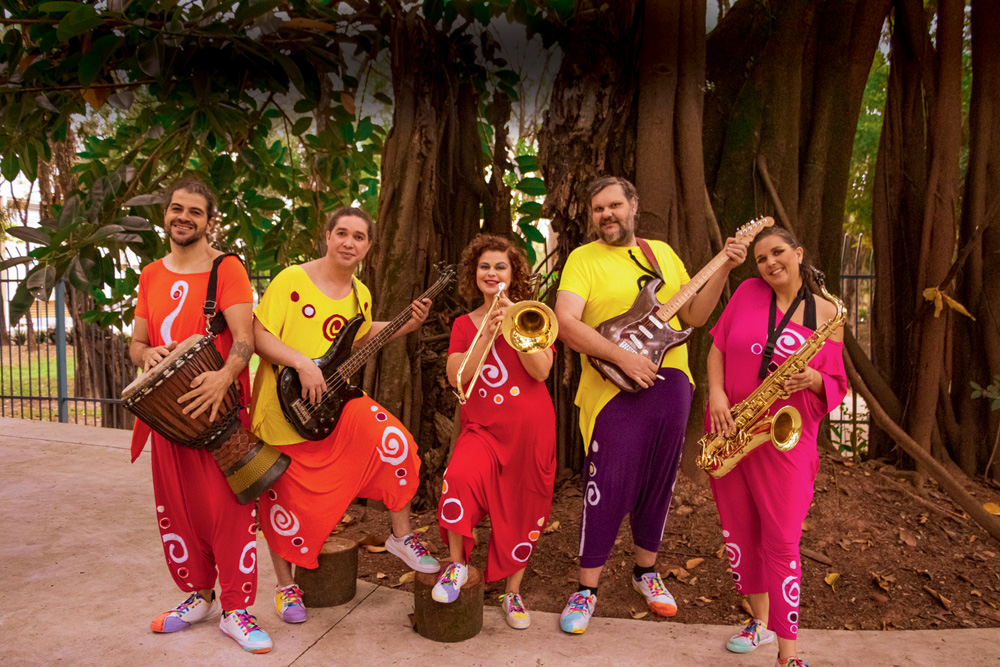 Grupo musical apresenta peça gratuita em parques da cidade