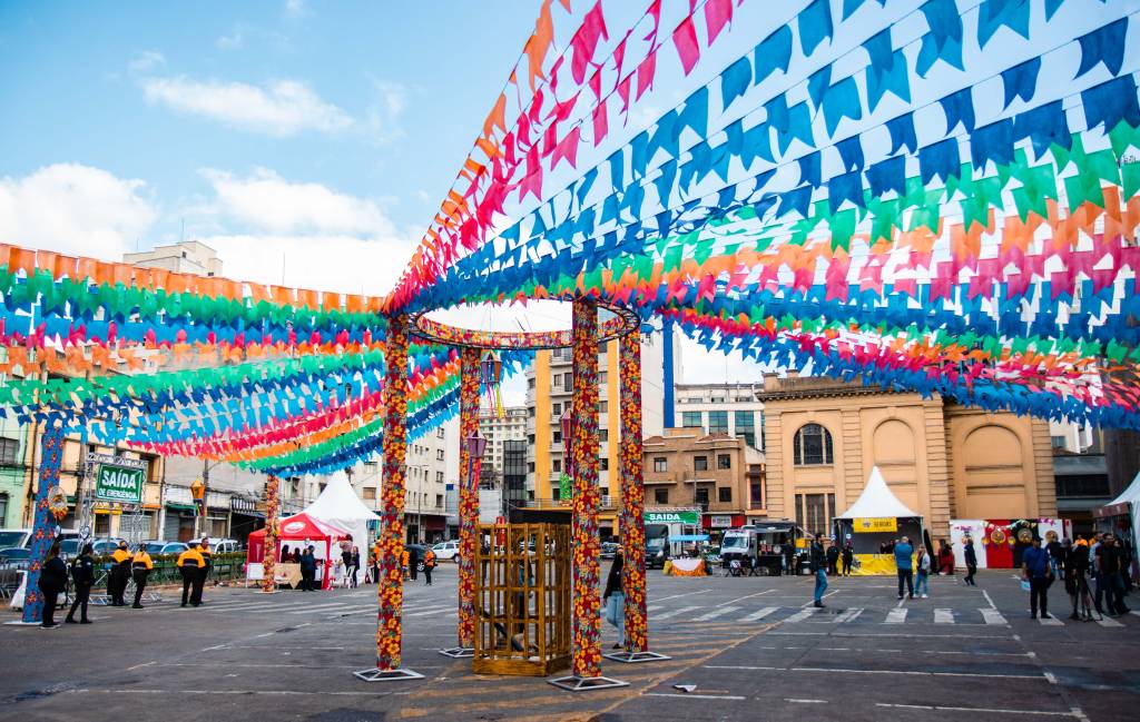 Mercadão recebe festa julina com shows de Lucy Alves e Yasmim Santos