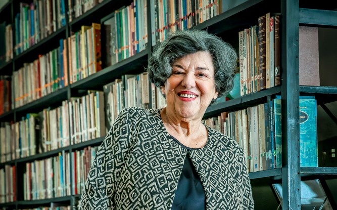 Aos 92 anos, Ruth Rocha lança livro e participa de tarde de autógrafos