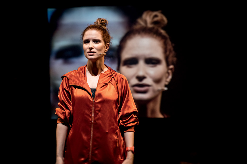 Julia Lund protagoniza peça inspirada em caso real de estupro