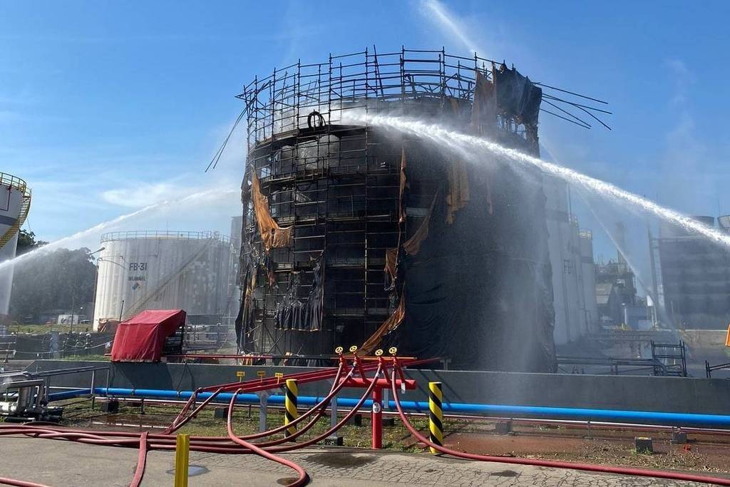 Incêndio em petroquímica deixa um morto e seis feridos em Santo André
