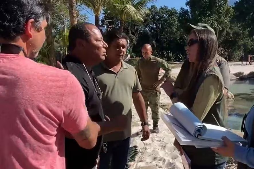 Pai de Neymar recebe voz de prisão durante fiscalização em mansão; vídeo