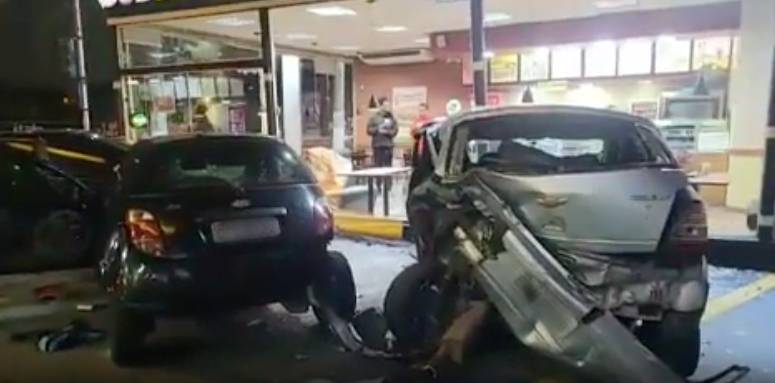 Motorista embriagado destrói parte de restaurante no ABC