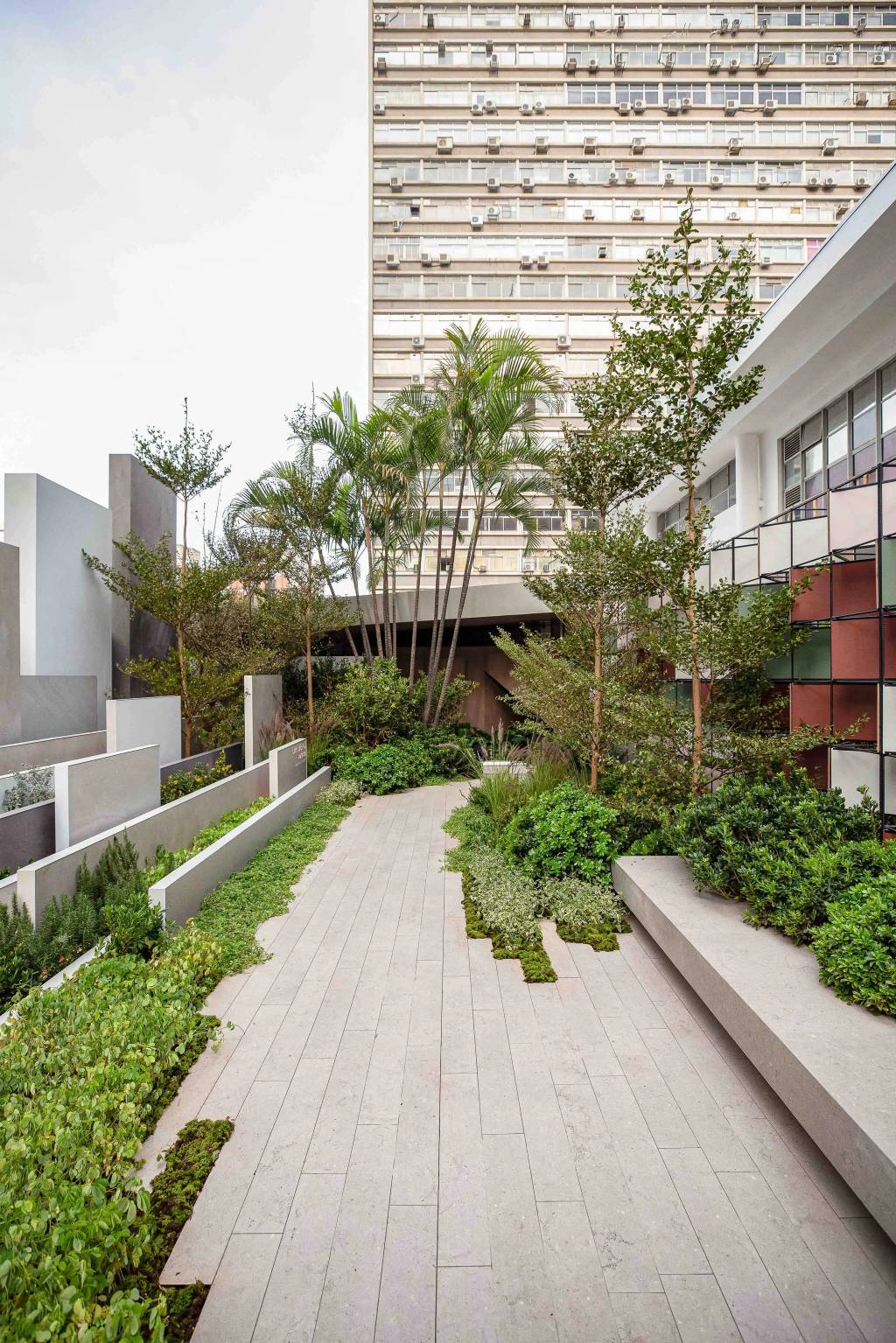 alex-hanazaki-origens-portinari-casacor-sao-paulo-2023-credito-uri-serodio-4 Alex Hanazaki assina um espaço para despertar os sentidos na CASACOR SP.