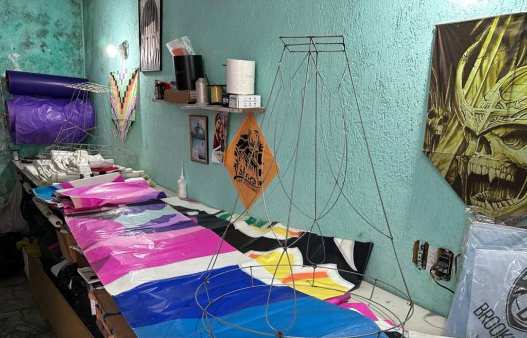 Polícia Militar Ambiental fecha fábrica de balões em Guarulhos