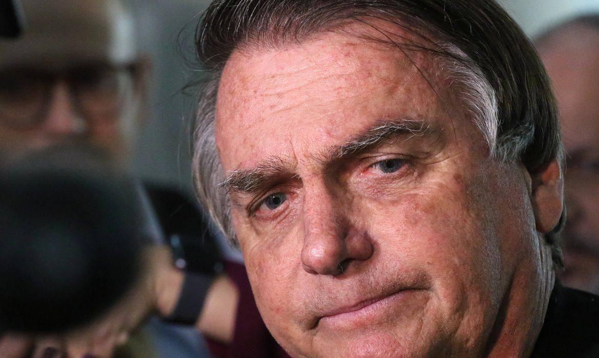 Bolsonaro recebe alta após realizar exames em hospital de SP