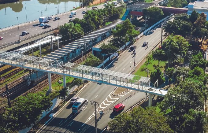 Elevada: 6 metros sobre a Marginal Pinheiros e a Linha 9-Esmeralda