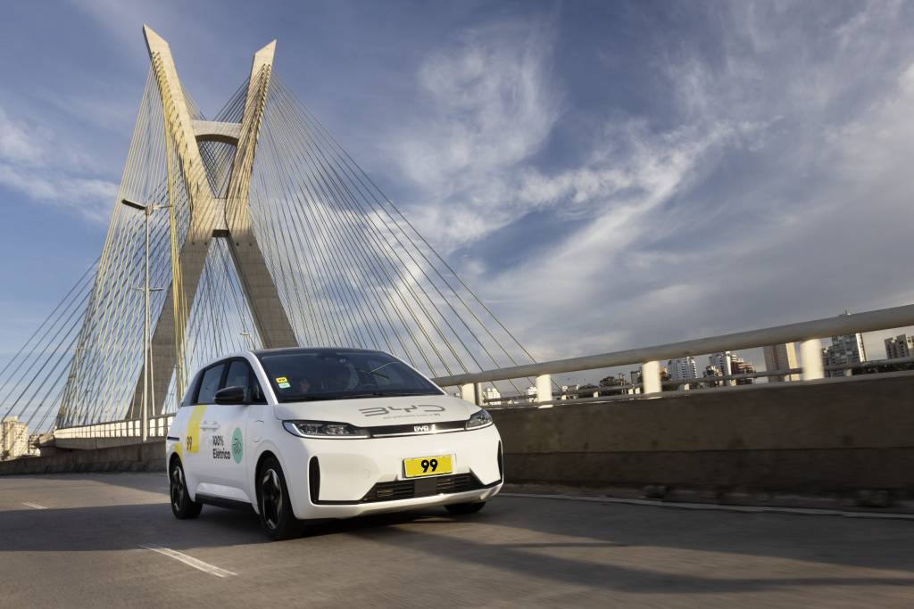 Chinesa BYD disponibilizará 300 veículos elétricos a motoristas da 99