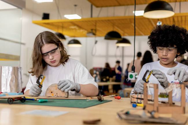 ALBERT SABIN 1 – Crédito LES fotografia.jpg COLÉGIO ALBERT SABIN: O ChatGPT é explicado aos alunos a partir dos 13 anos. Eles também produzem protótipos em aula de “novas tecnologias e habilidades para o futuro”