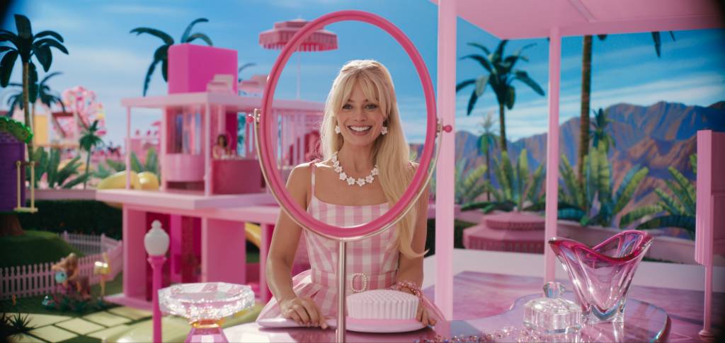 ‘Barbie’ atende às expectativas e faz sátira inteligente da sociedade