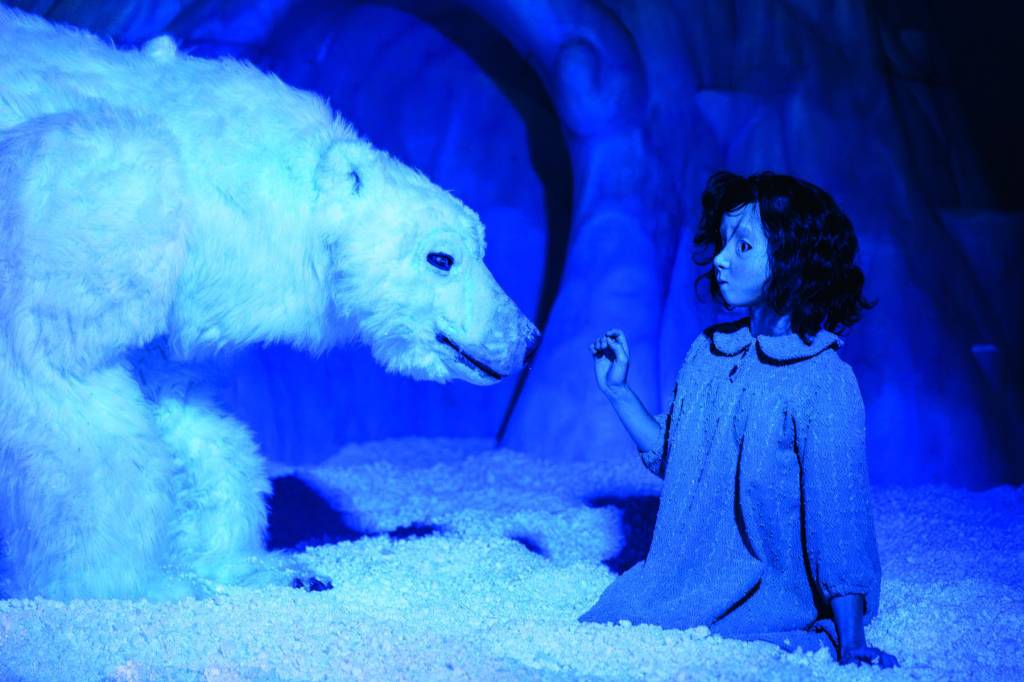 Espetáculo ‘Polaris’ acontece dentro de globo de neve gigante