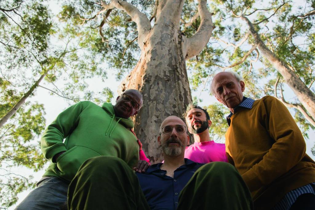 Professor, coveiro, palhaço e viúvo refletem sobre a morte em peça