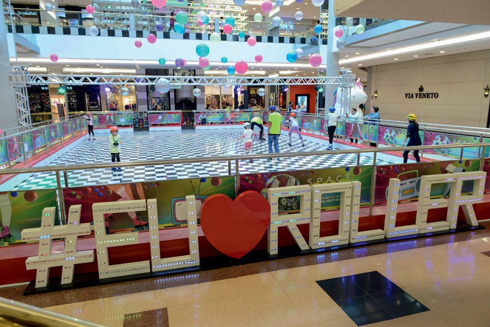 Shopping Anália Franco recebe pista de patinação