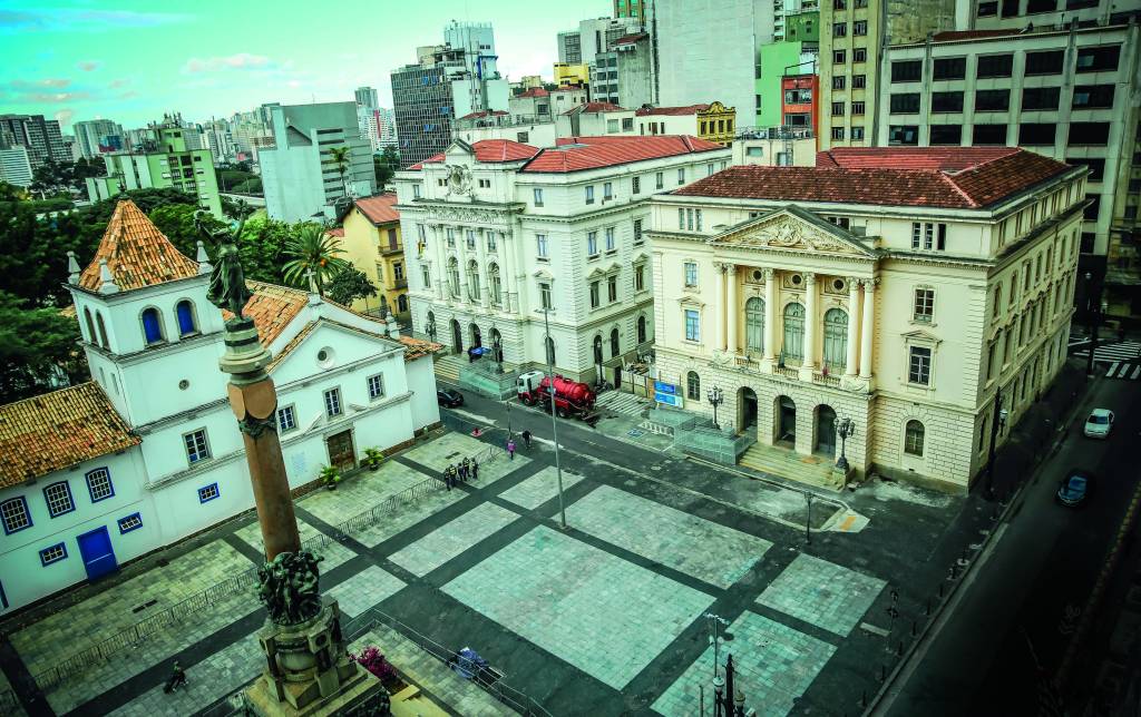 Restauro de palacetes no Pátio do Colégio revela riscos de desabamento