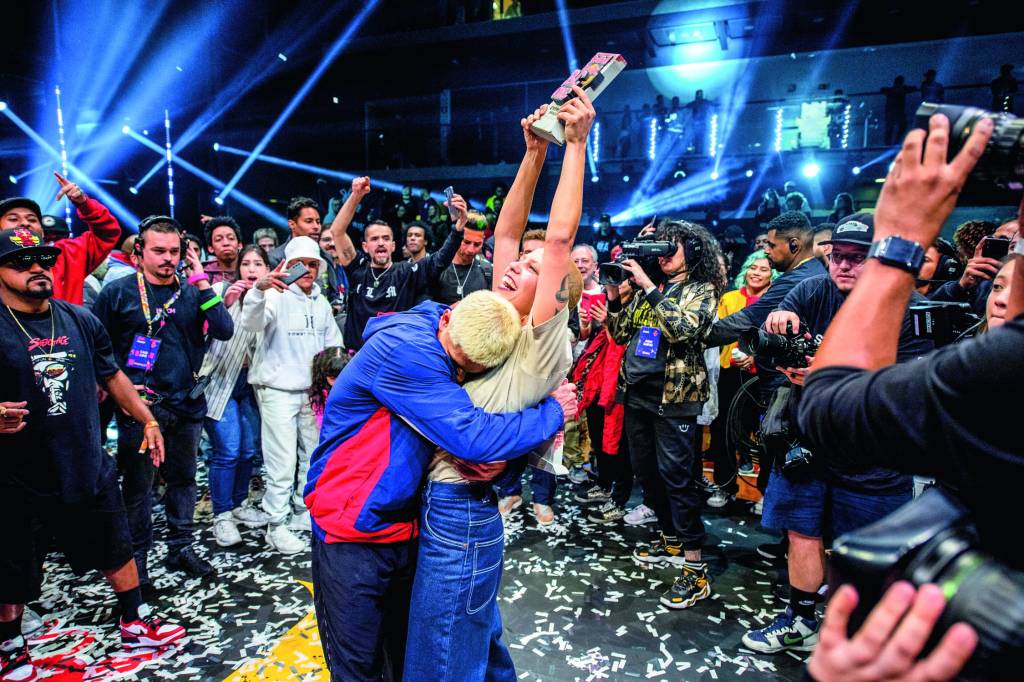 Leony and Maia breaking-red-bull-bc-one-leony-maia