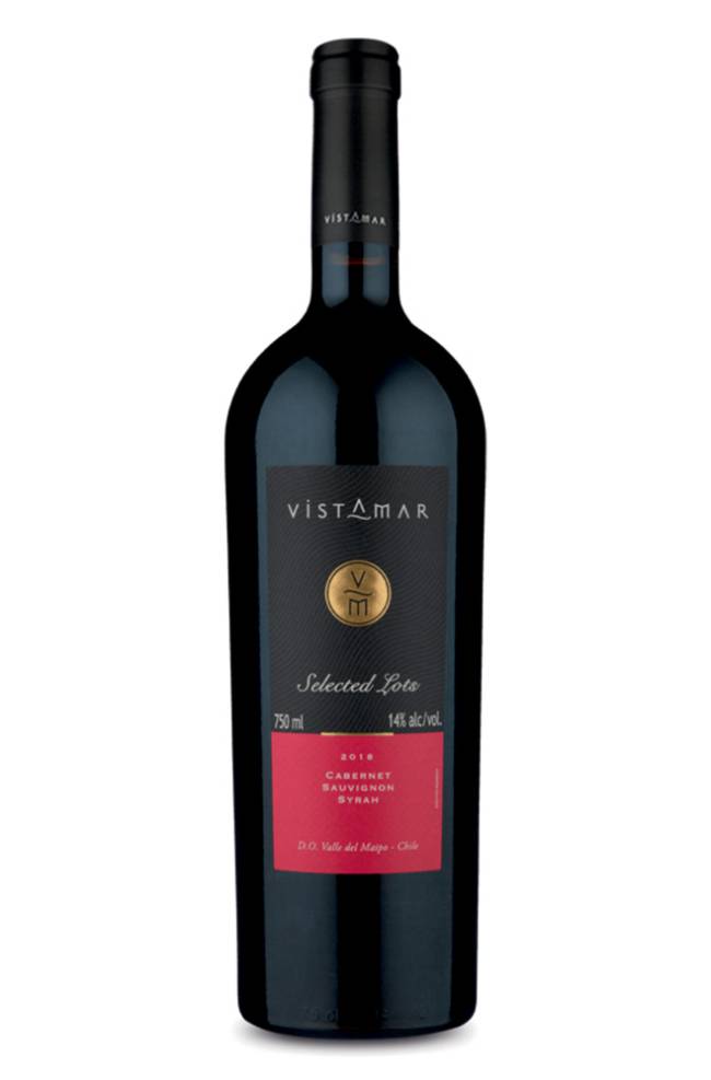 Vinho Garrafa de vinho tinto com fundo branco.