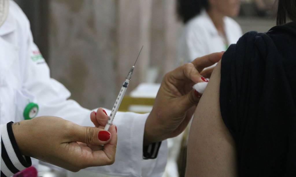 Apenas 28,7% da cidade de SP se vacinou com a bivalente contra a covid