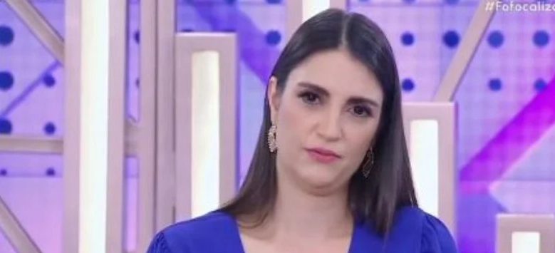 Chris Flores chora e desabafa sobre críticas: “tento me manter firme”