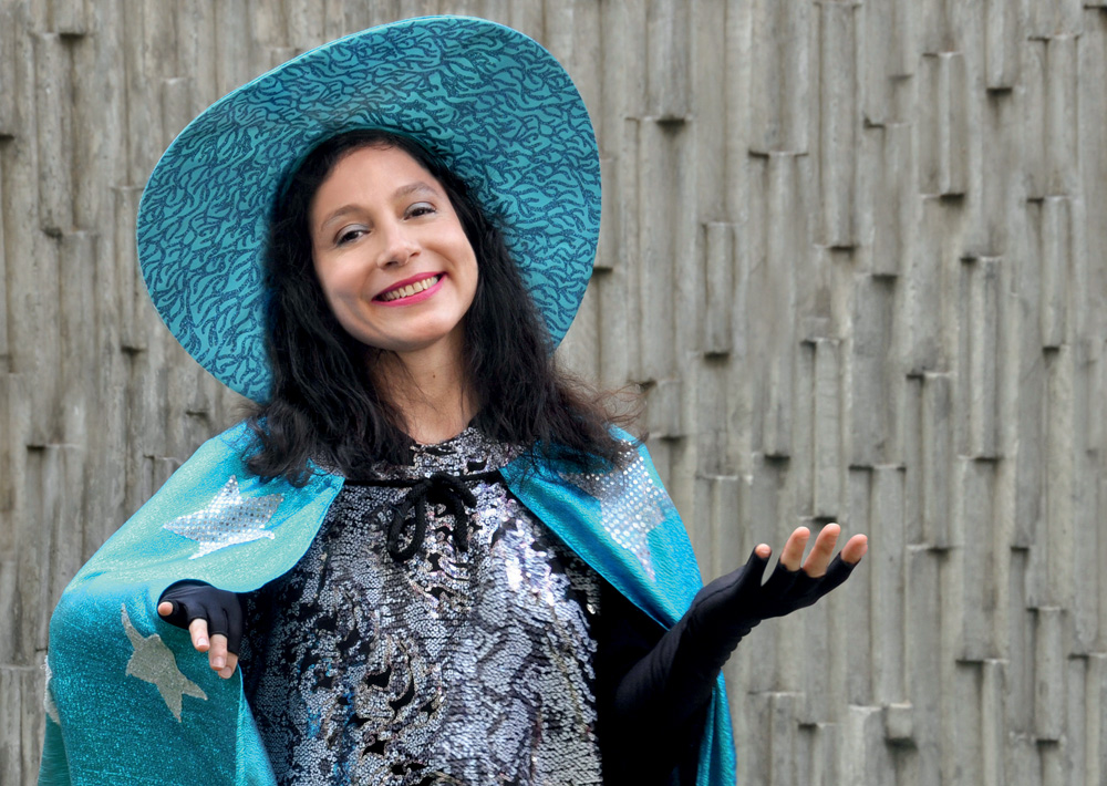 Celelê faz show e lança três livros na capital neste sábado (19)