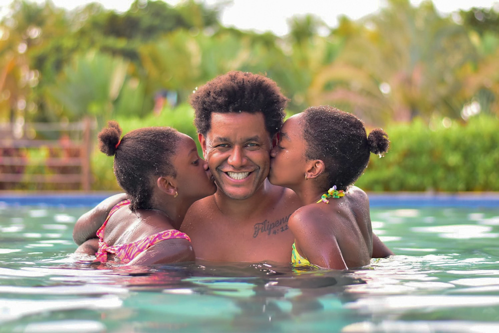 Luciano Machado e suas duas filhas, Lorena e Maria Luísa