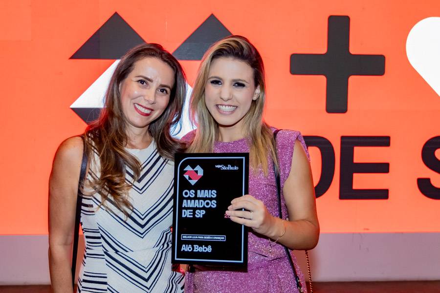 Entrega dos trof&eacute;us: Jessica Kalil e Sandra Souza, da Al&ocirc; Beb&ecirc;