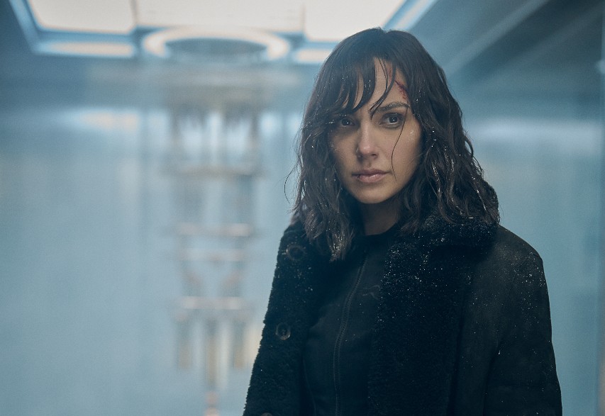 Gal Gadot brilha em 'Agente Stone', já disponível no streaming