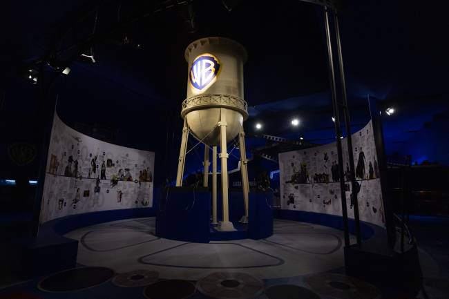 foto 2 – menor Caixa d'água da Warner, réplica de Los Angeles
