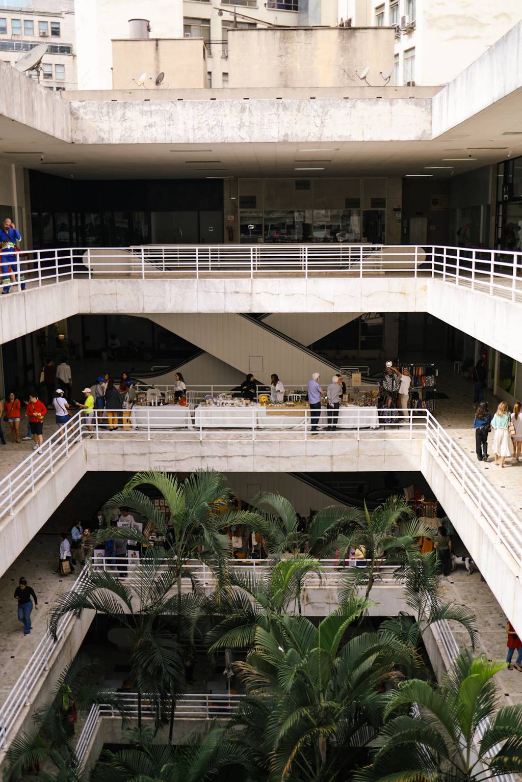 Estúdios de design ocupam galeria do Centro com mostra inédita