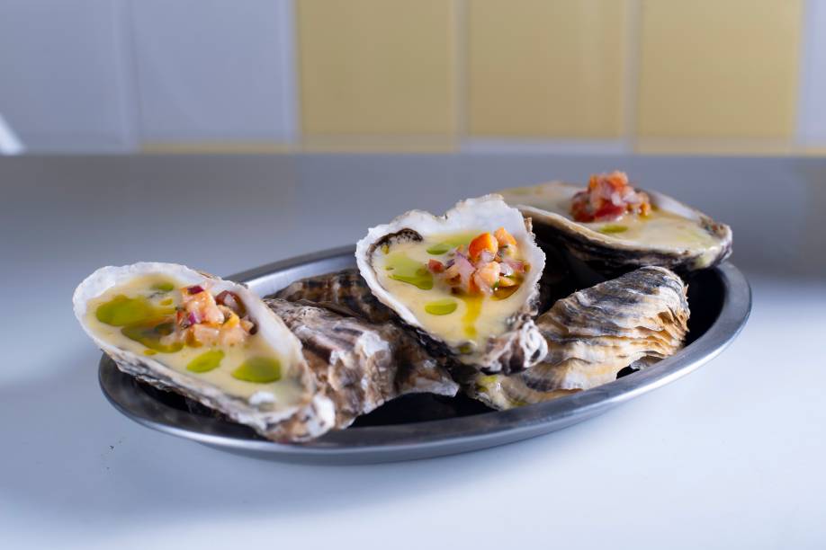 Ostras: com vinagrete de caju no De*Primeira Ostras: com vinagrete de caju no De*Primeira