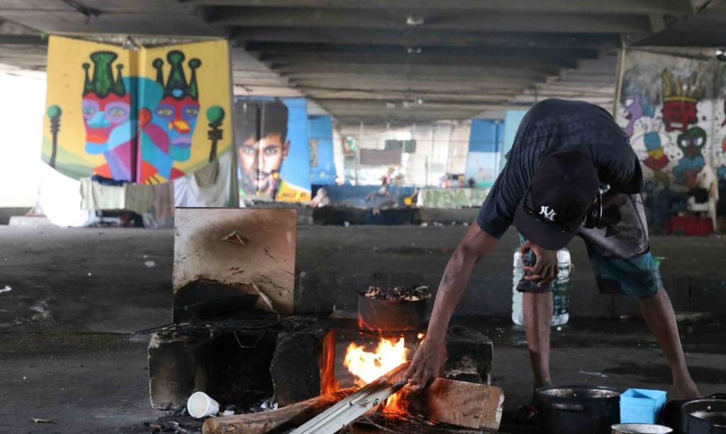 MP abre ação para prefeitura garantir acesso a benefícios em SP