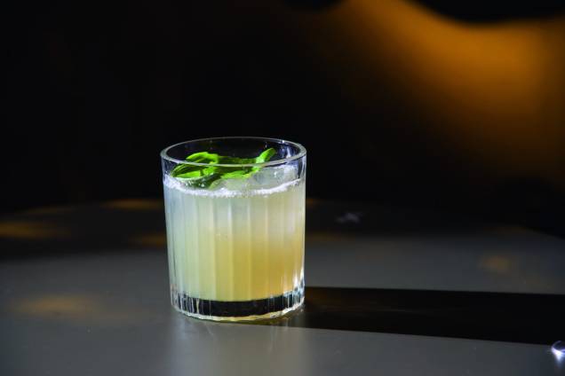 Bicudo: vodca, néctar de cambuci, limão e manjericão Bicudo: vodca, néctar de cambuci, limão e manjericão