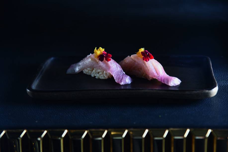 Par de niguiris: com o peixe do dia Par de niguiris: com o peixe do dia