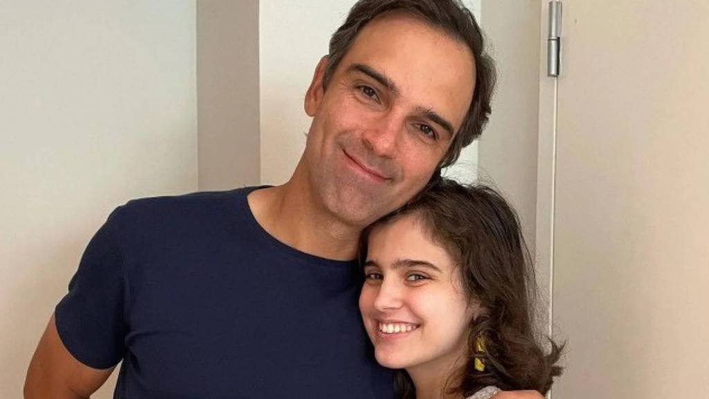 Filha de Tadeu Schmidt diz que largou faculdade após sofrer preconceito