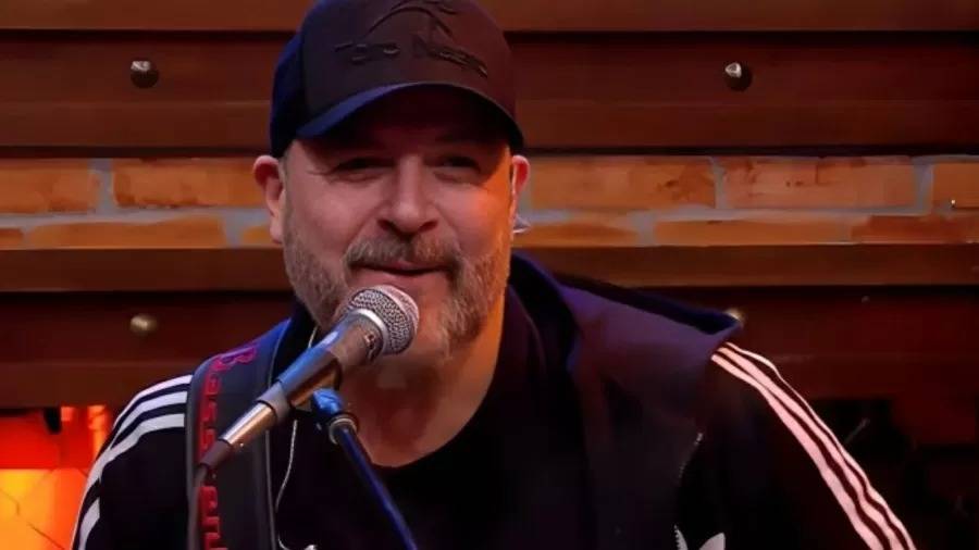 Danilo Gentili retoma gravações do ‘The Noite’ sem Mingau, do Ultraje a Rigor