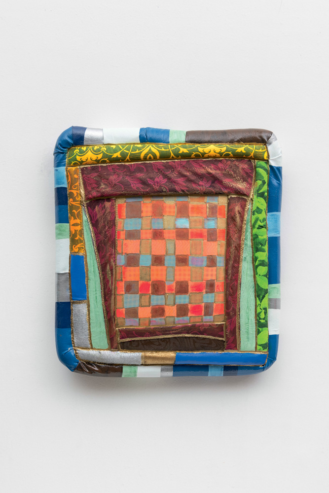 Mostra de bordados reúne trabalhos de mulheres artistas