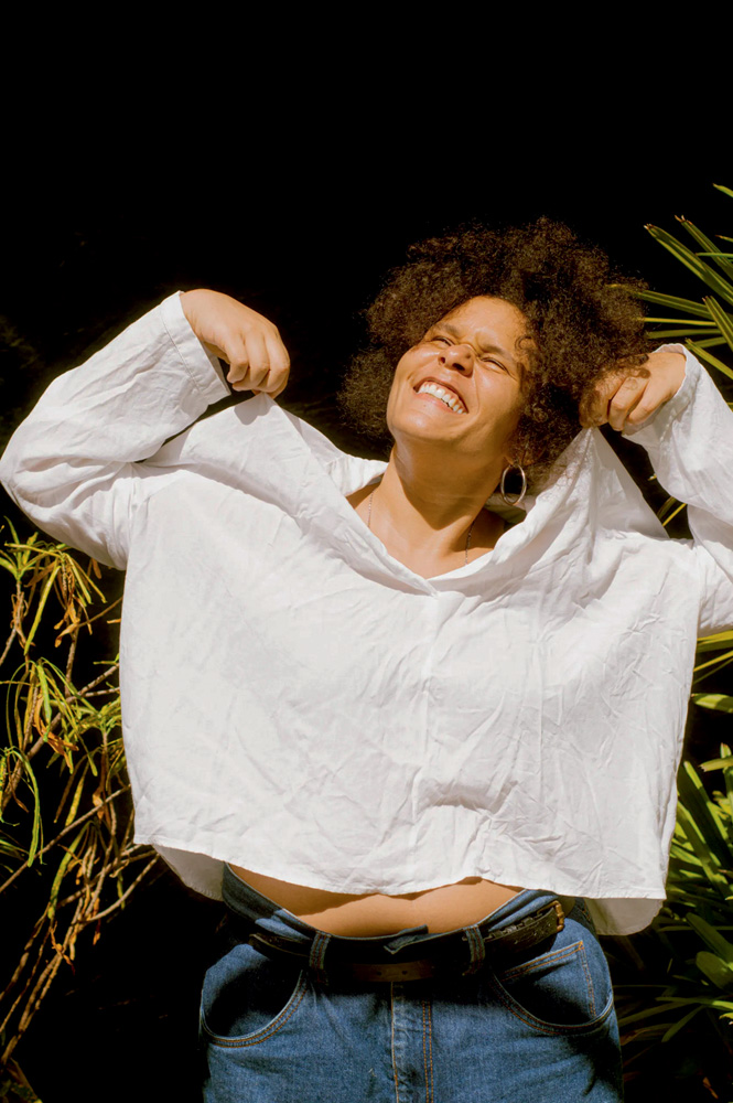 Cantora baiana Jadsa interpreta canções de Tom Zé no Sesc