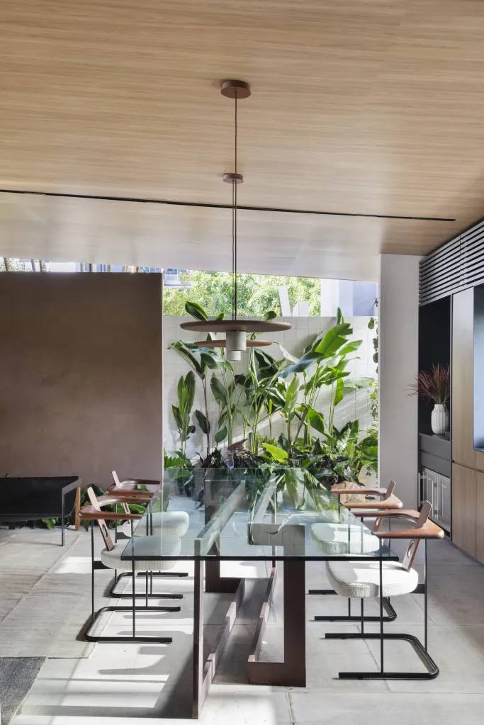 Casa mineira de 110 m² alia aconchego com decoração contemporânea