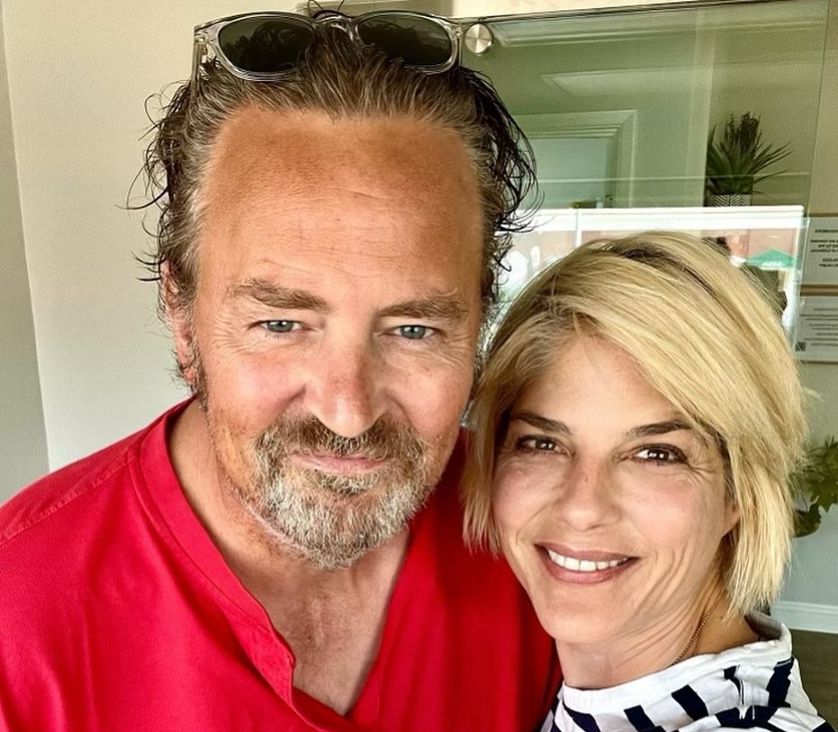 Famosos prestam homenagem a Matthew Perry