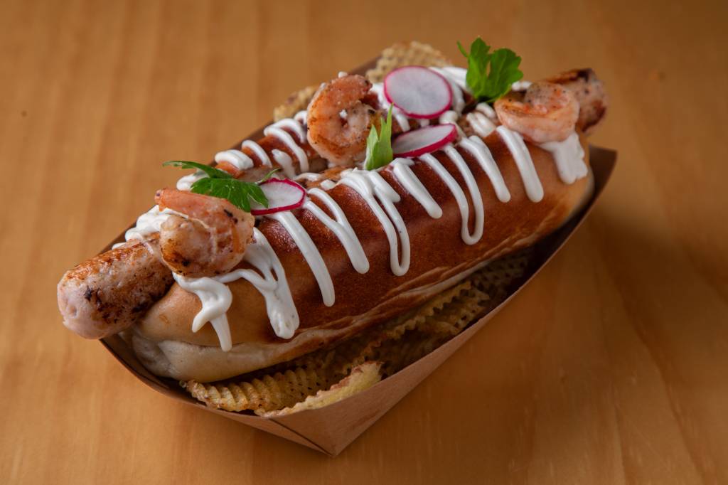 Dog de camarão do Astor é um sucesso na Feira dos Campeões Comer & Beber