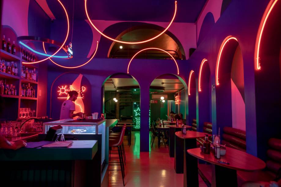 Trópico: o ambiente repleto de néons Trópico: o ambiente repleto de néons