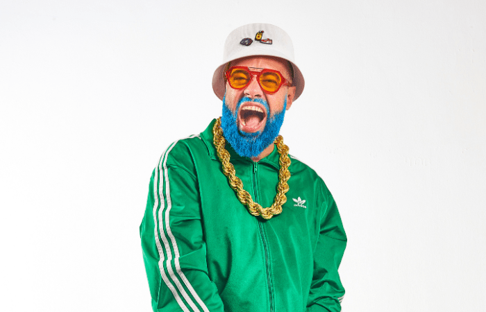 Super-herói da rima: projeto ABRAKBÇA apresenta hip-hop para crianças