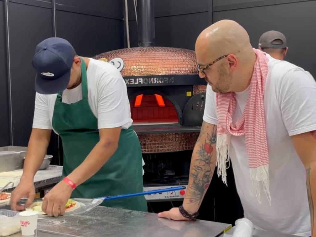 Metade das pizzas da La Crosta Forneria na Feira dos Campeões foi doada