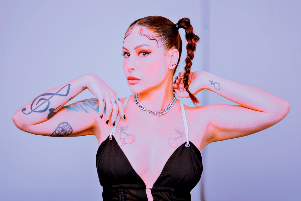 Pitty celebra aniversário com nova versão do seu álbum de estreia