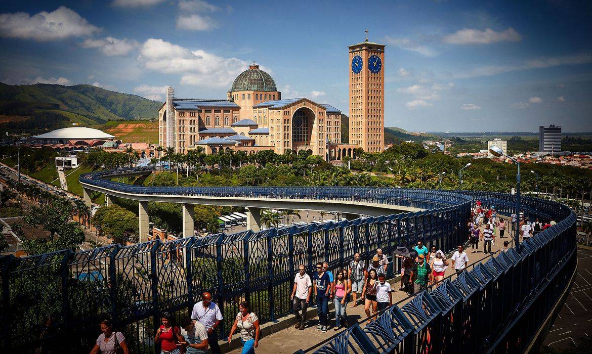 Aparecida (SP) quer cobrar taxa para veículos de turismo