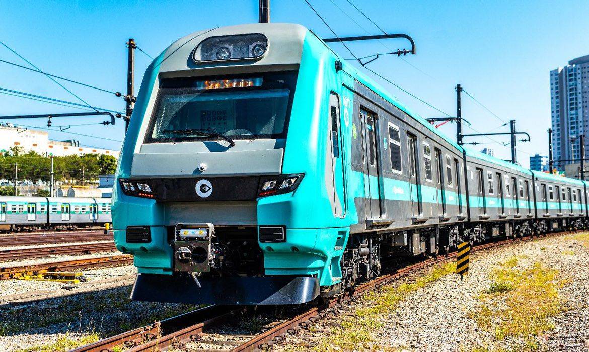 Linha 9-Esmeralda opera em via única e Linha 2-Verde apresenta problemas